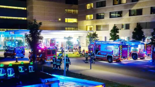 По два часа борба: 170 пожарникари контролираа пожар во болница во близина на Виена, има загинати