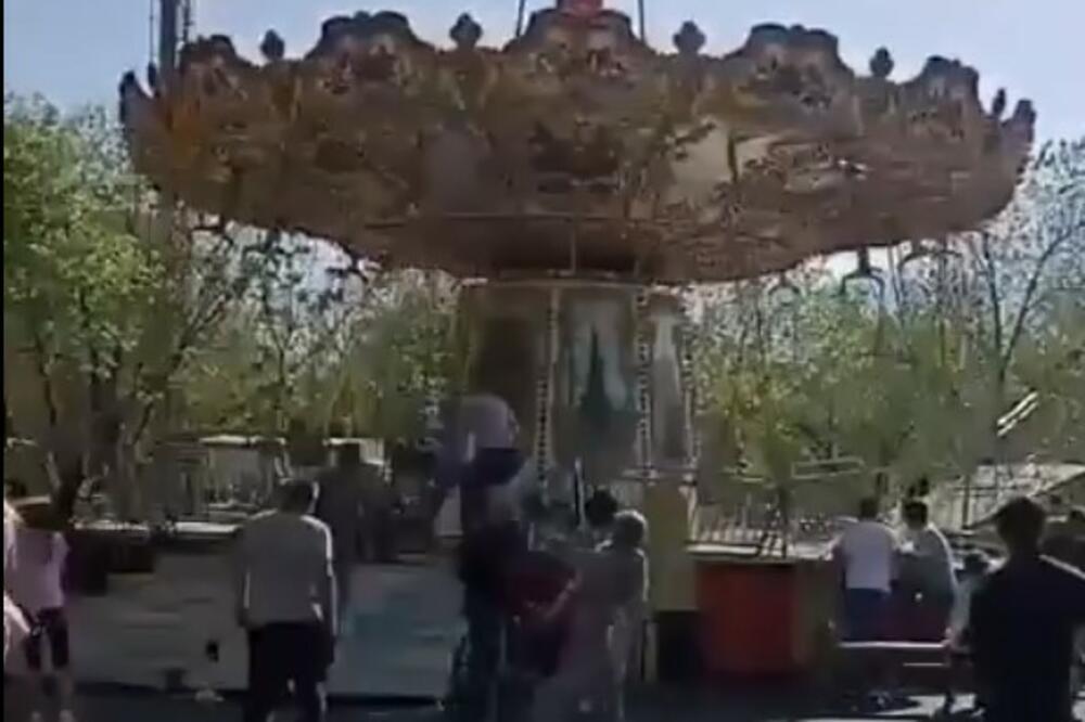 ВИДЕО: Рингишпил со деца излета сред возење, тешка несреќа во Русија, повредени над 20