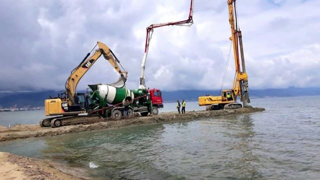 Во строго заштитено подрачје од Охридското езеро од албанска страна се градат патеки и марина