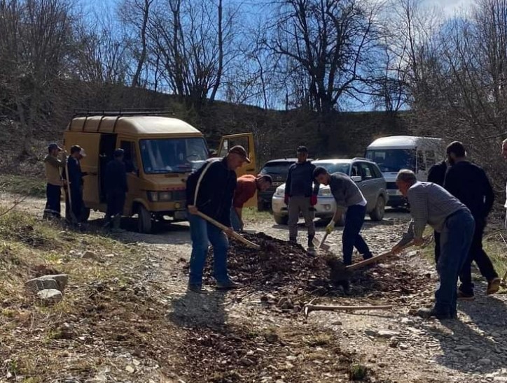 Македонците сами го уредија патот Стеблево-Клење и ги поканија албанските политичари дека „може да дојдат за глас“