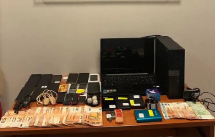 Разбиена криминала организација во Грција, им помагала на кандидати за пилоти да положат теоретски тест