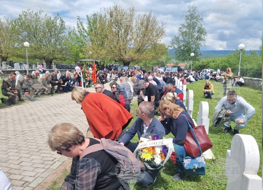 Милен Врабевски и Андреј Ковачев не влегоа во Македонија – споменот на воините погребани кај Ново Село без нивно присуство