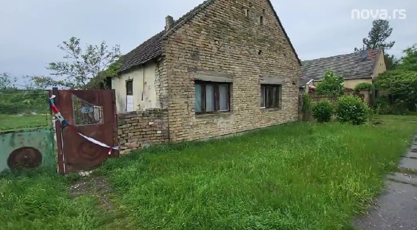 „Еднаш украде градежна машина и ја возеше низ селото“, велат жителите за момчето кое со секира нападна жена и син