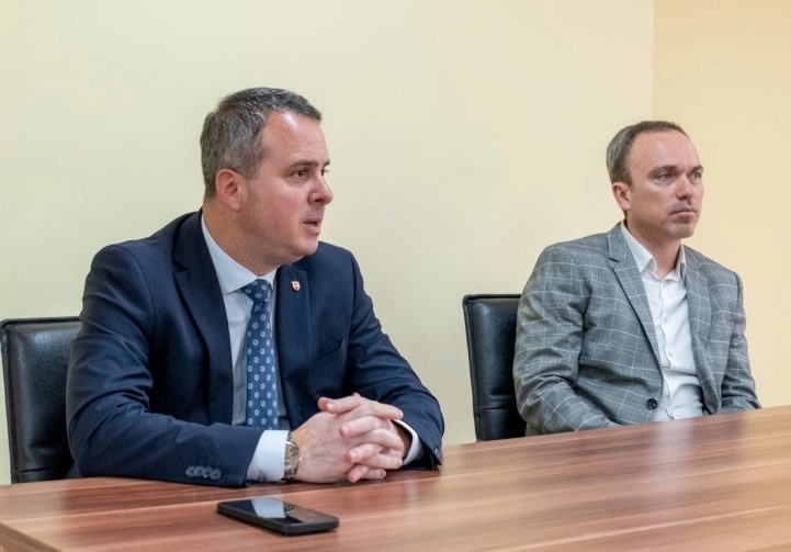 Герасимовски со директорките на основните училишта: Ќе реализираме нови програми за врсничко насилство