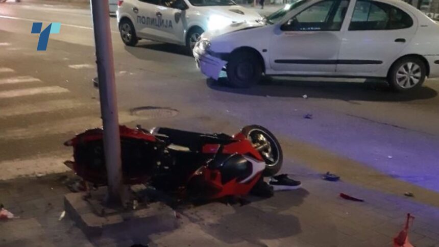 ФОТО: Две деца на мотор настрадаа во судир со автомобил во Кисела Вода