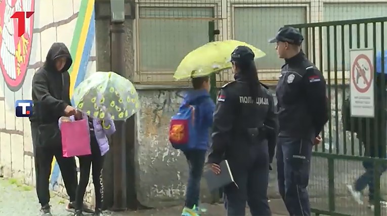 Од денеска во секое училиште во Србија има полицаец, во Белград по двајца во смена