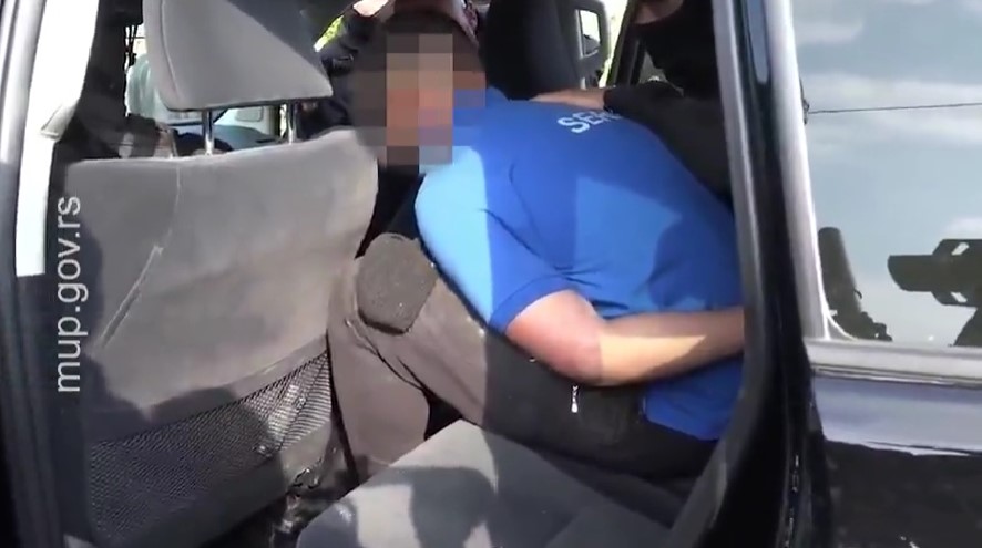 Полицијата упадна во скривалиштето: Вака е уапсен терористот од Младеновац