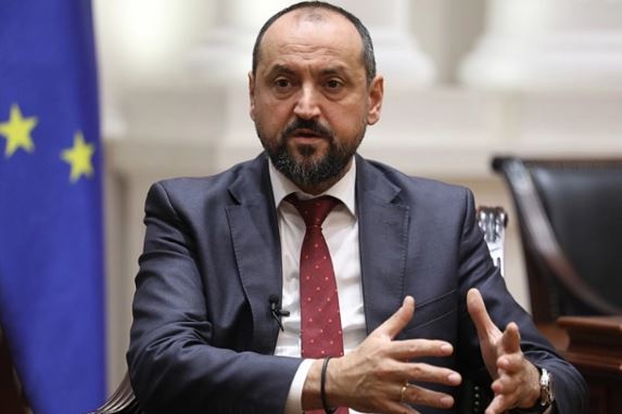 Терминот 20 проценти нема да биде заменет со зборовите „албански јазик“ во Уставот