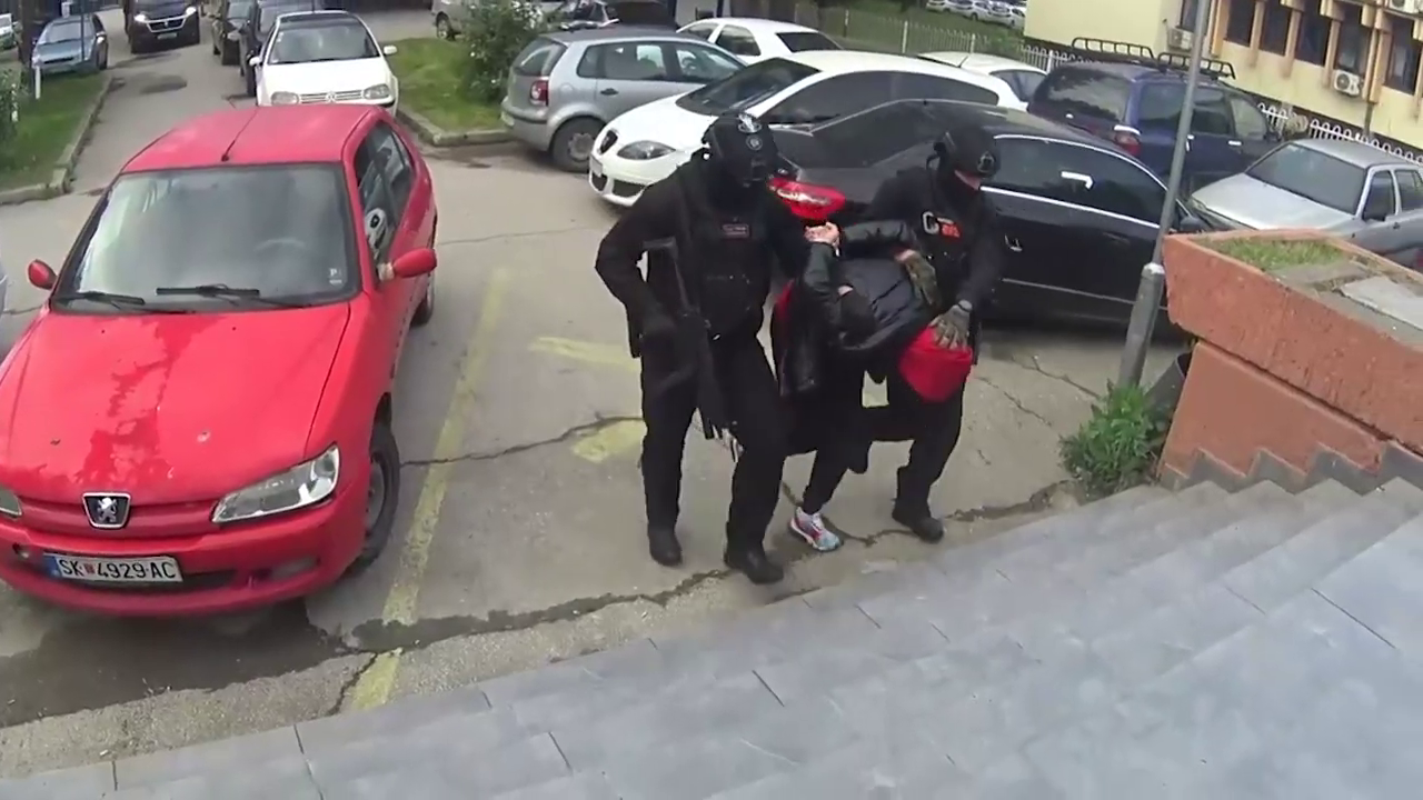 ВИДЕО: Претреси на 27 локации, приведени 15 лица, сузбиени три организирани криминални групи инволвирани во недозволена трговија со дрога и оружје