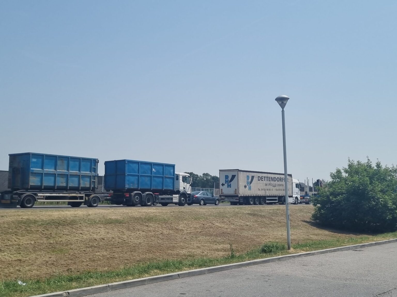 ФОТО: Хаос на автопатите низ Хрватска, се формираа колони поради судир и запален автомобил