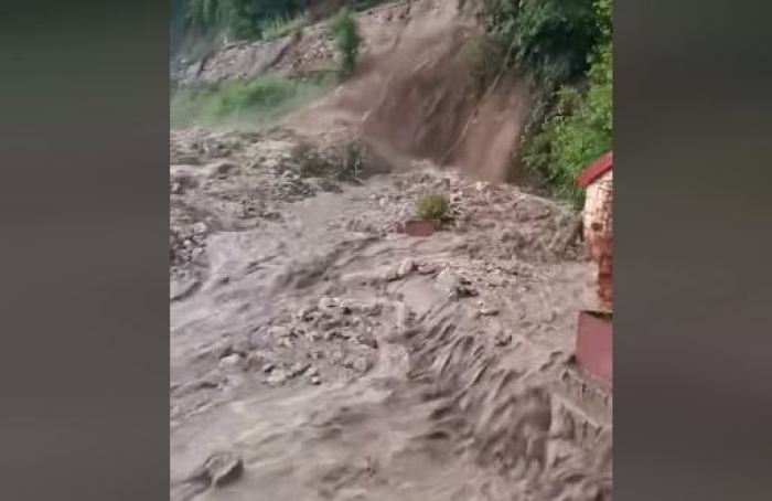Одрон кај Љубаништа, во целосен прекин е патот – први видео снимки од местото!