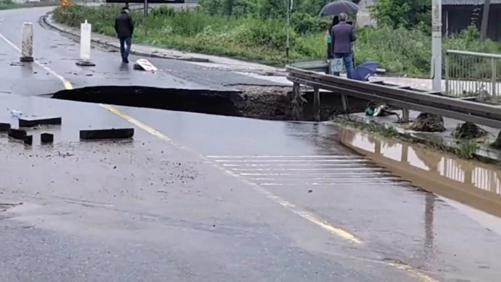 Напукна уште еден мост во Адрани, се најавува реконструкција на оштетената инфраструктура