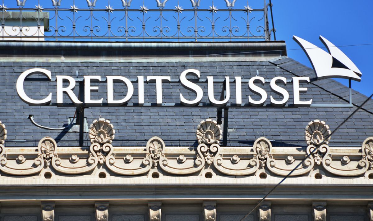 Стотици вработени ја напуштаат швајцарската банка Credit Suisse