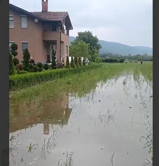 Вардар се излеа кај село Раотинце (ВИДЕО)