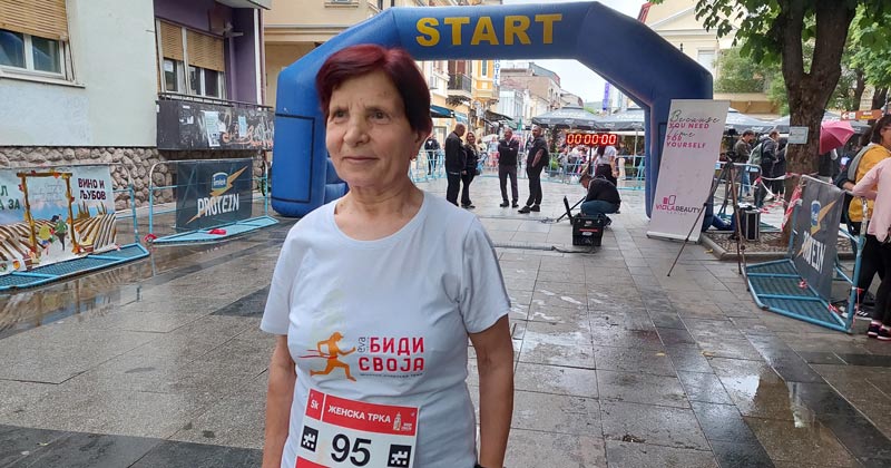 Поттик за сите жени и мајки да се изборат за својата цел: Се одржа првата женска ноќна трка во Битола, трчаше и 76-годишна битолчанка!