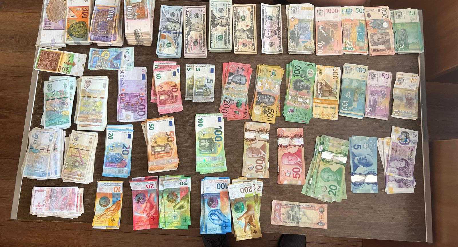ФОТО: Претреси во Куманово, пронајдена дрога и 28 илјади евра!