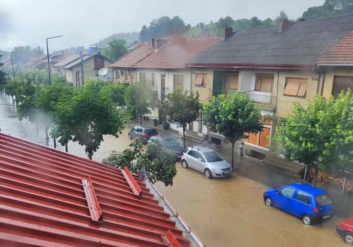 Невреме со силен ветер и град во Берово