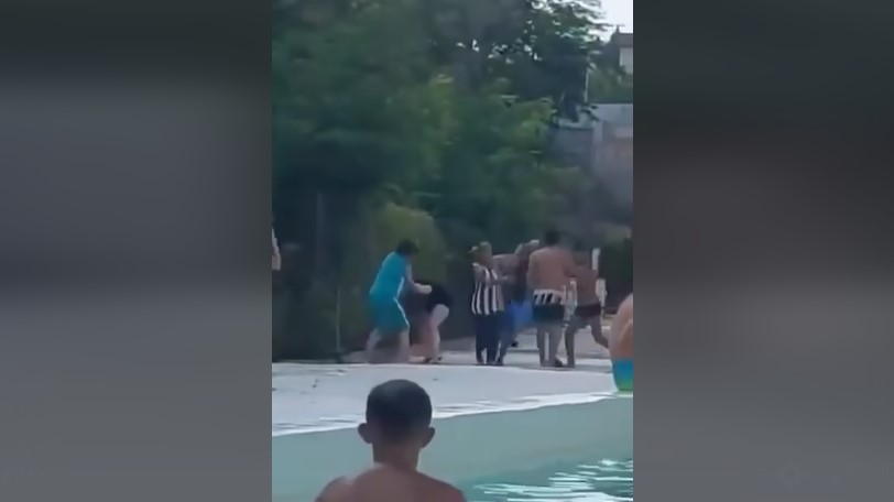 ВИДЕО: Хаос на базенот во Штип – во исто време се степаа три жени, двајца мажи и дете!