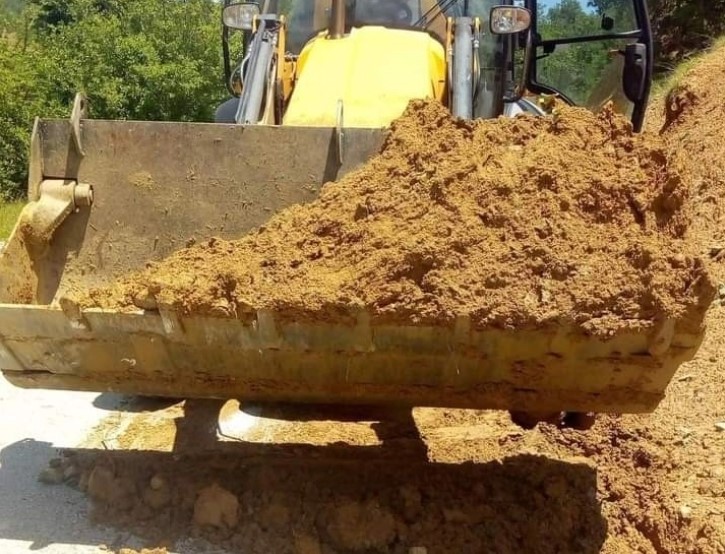 Се расчистуваат наносите од поројните дождови во Македонска Каменица