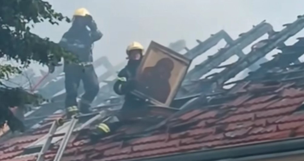 ВИДЕО: Страшен пожар во Рума – пожарникарите извлекоа икона од Богородица, целосно е недопрена!