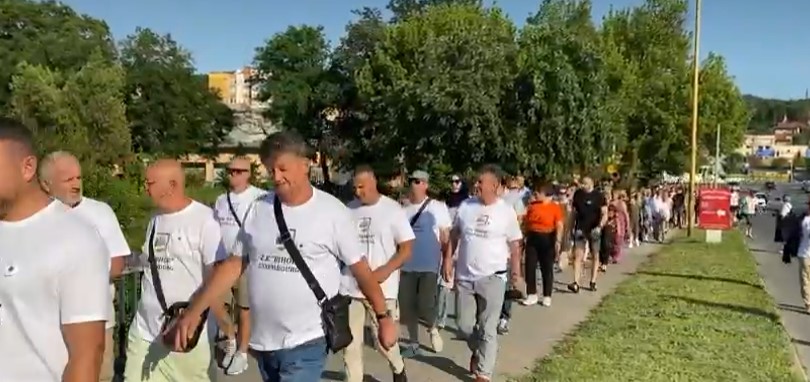 Мирна прошетка „8372“ во Тузла: Семето на злото и фашизмот нема да опстане во БиХ