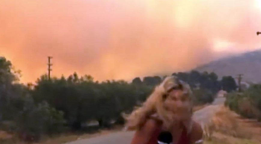 ВИДЕО: Во живо снимена експлозијата на воениот аеродром во Грција, новинарката известувала од местото на настанот кога зад неа се слушнал тресок!