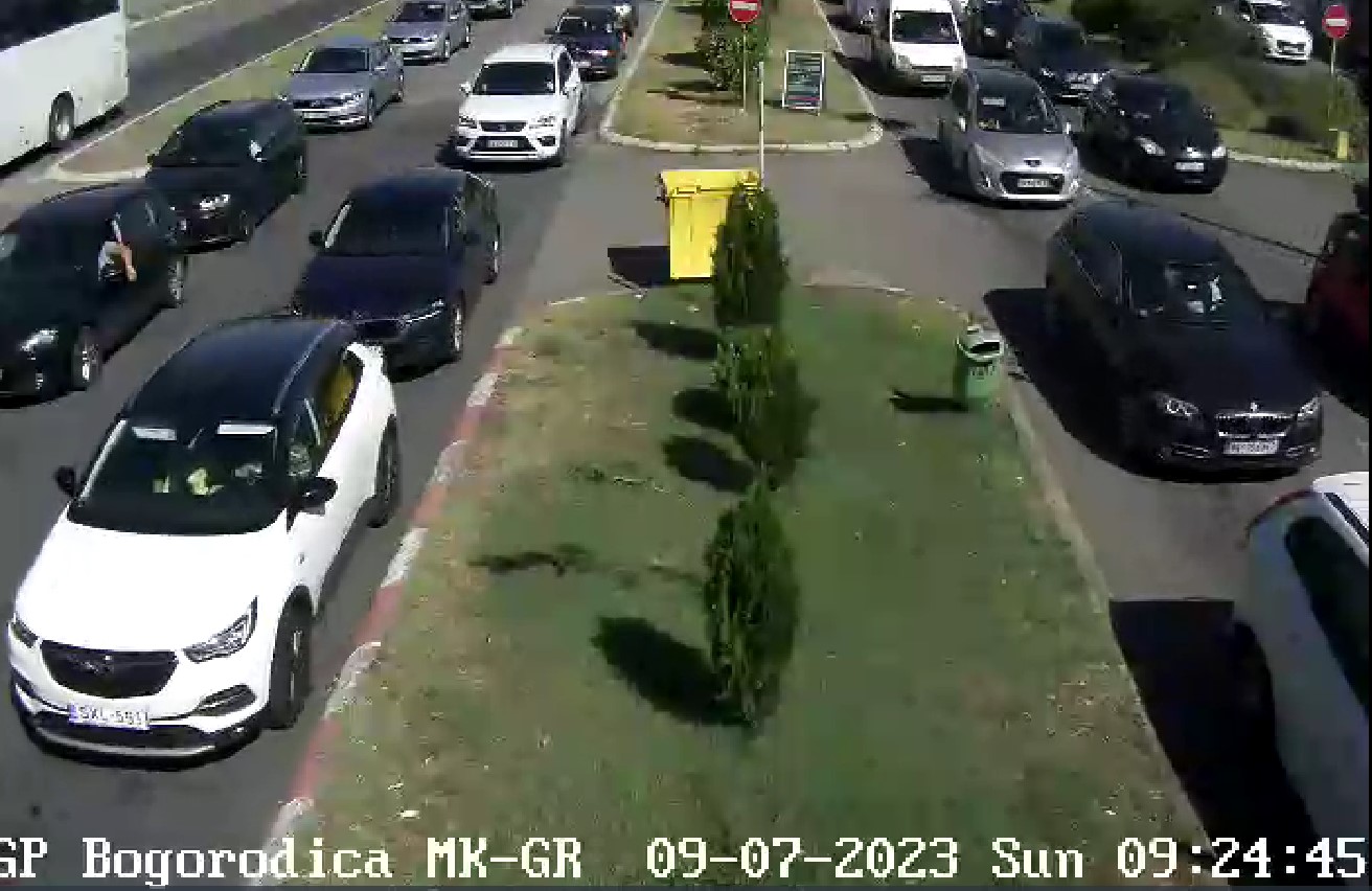 Зголемена фрекфренција на возила на ГП Богородица, се чека до еден час за излез!