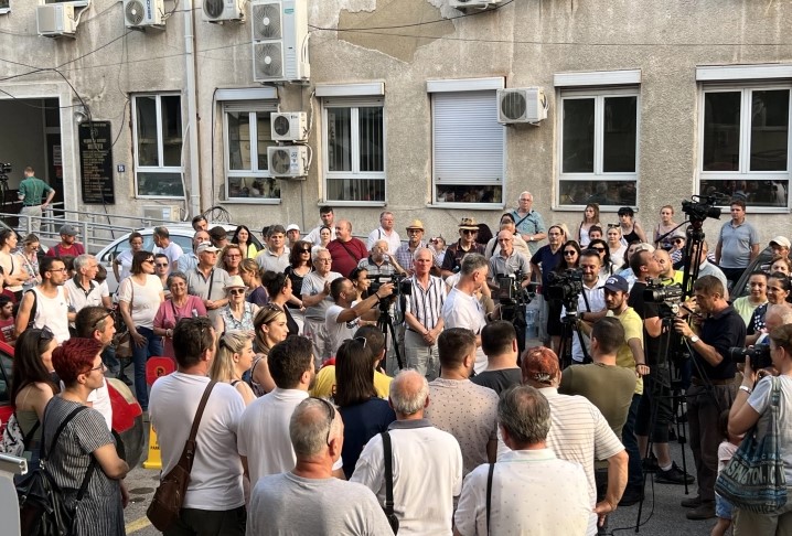 Дијабетичарите на протест пред МЗ, бараат промена на моделот за добивање на ленти и апарати