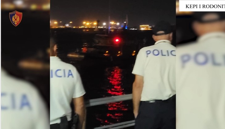 Албанската полиција спасила 13 туристи кои поради дефект на чамец останале на отворено море
