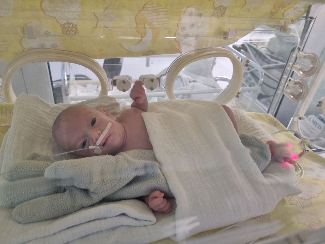 ФОТО Бебе родено во Скопје тешко само 520 грама, си замина дома по 131 ден поминат на Гинекологија