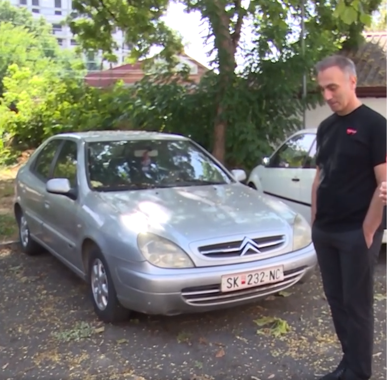 ВИДЕО Груби ја покажа колата од 1000 евра која ја вози неговиот татко, нуди и помош за купување на половно возило