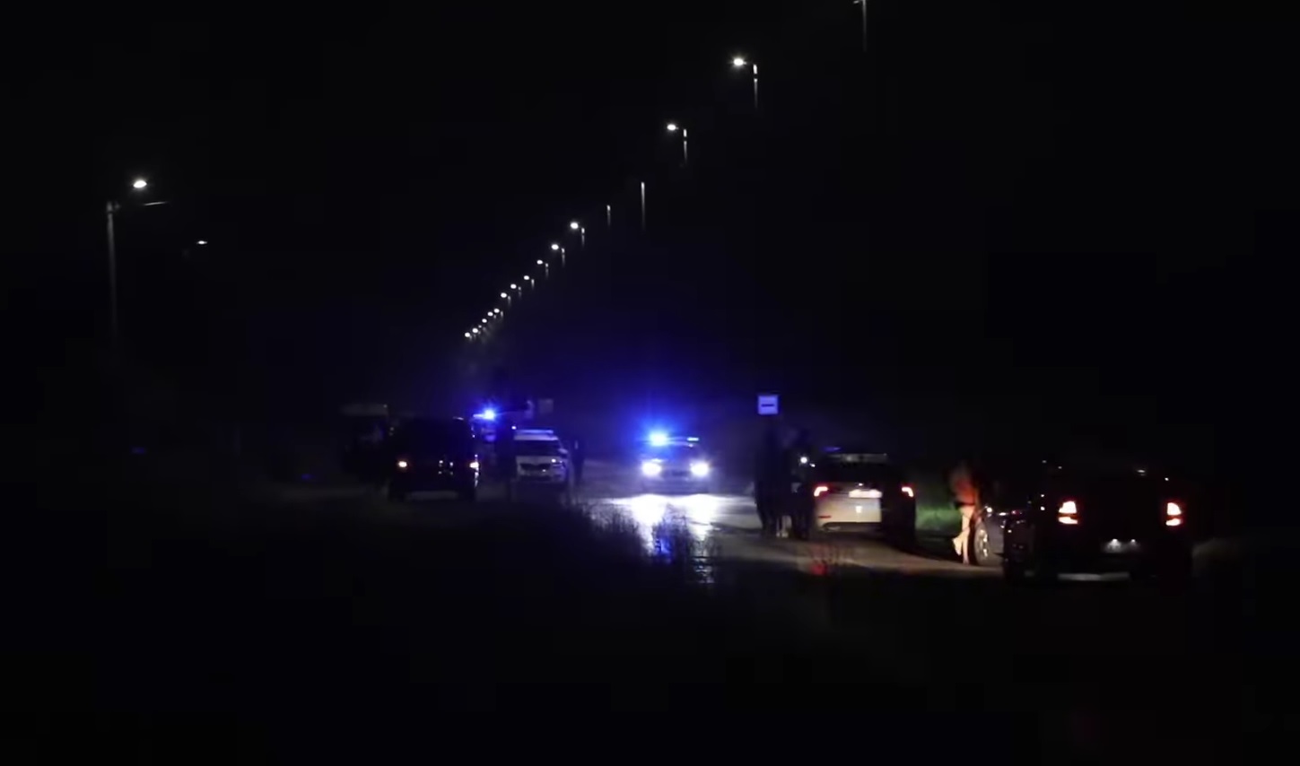 Пукано врз луѓе во Хрватска, еден убиен, 8 ранети, три објекти опожарени – тој е во бегство