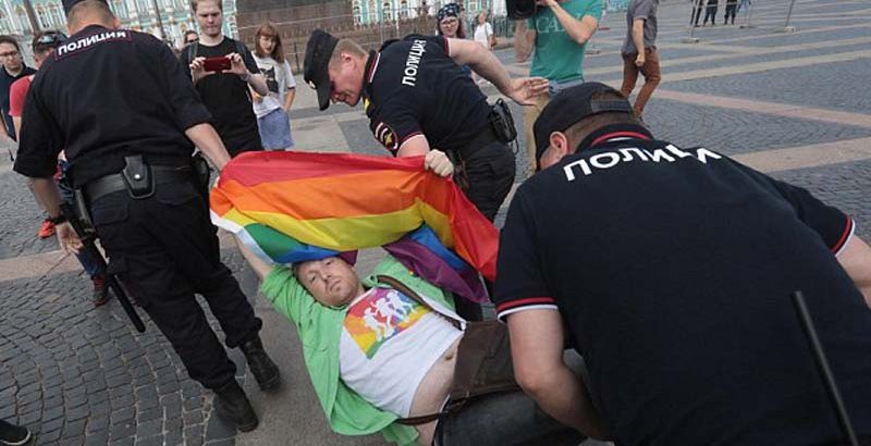 Русија почнува да ги лекува ЛГБТ лицата