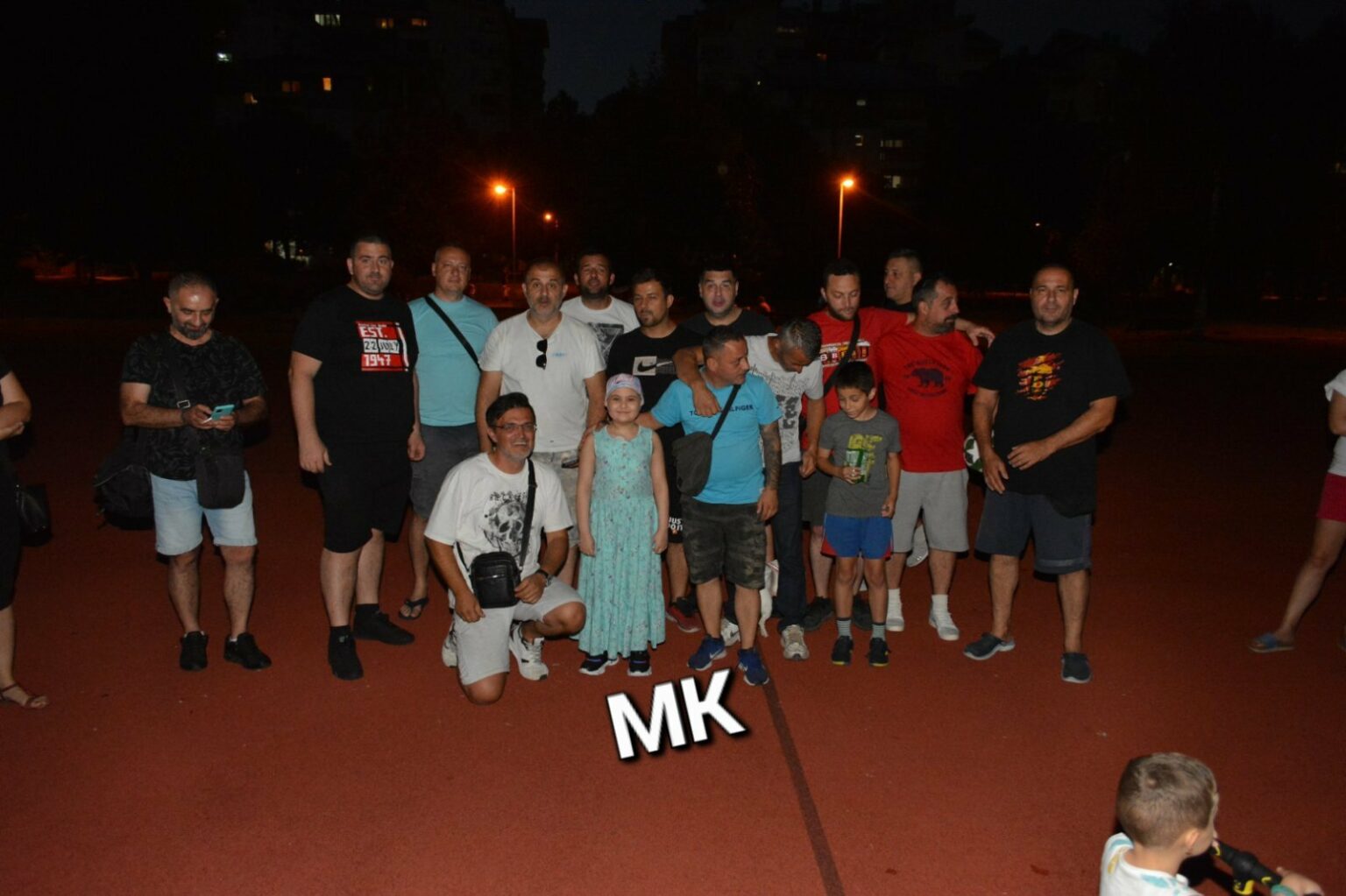 ФАКЕЛИ И АПЛАУЗ: Големо добредојде на храбрата Ангела, која ја победи болеста!