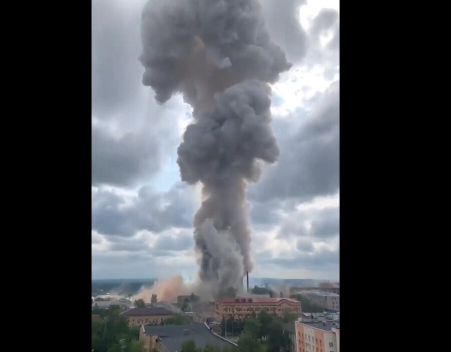 ВИДЕО Силна експлозија во фабрика во предградие на Москва – снимен моментот, има многу повредени…