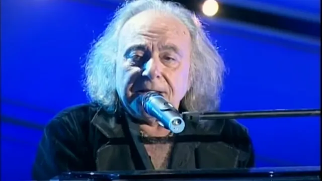 Почина хит пејачот на „Un Amore Grande“.