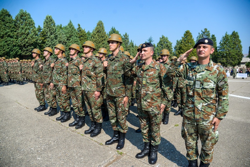 Од денеска македонската Армијата е побогата за 120 нови подофицери и 150 професионални војници