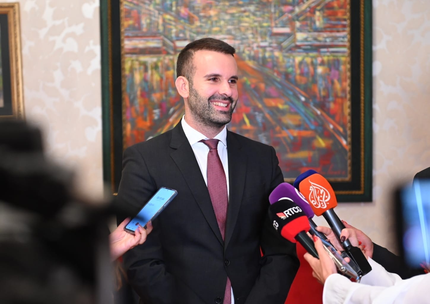 Во новата црногорска влада на Милојко Спајиќ ќе учествуваат две малцински партии