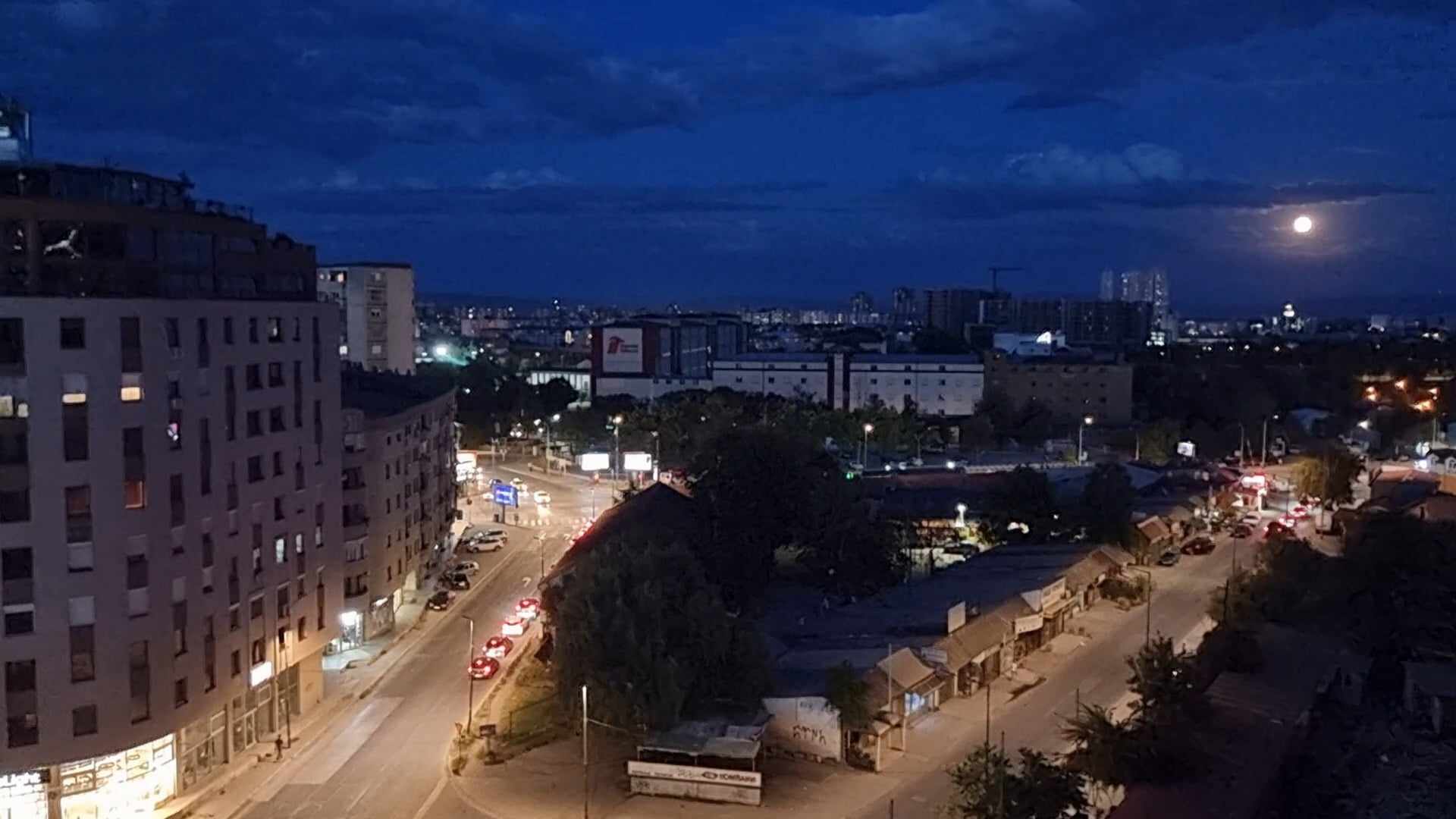 Полна месечина изгреа над Македонија, прекрасно е!