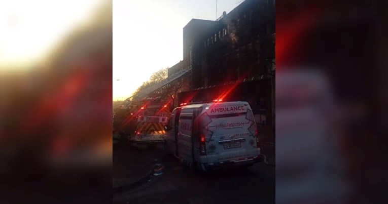 ВИДЕО 52 загинати во страотен пожар во зграда во Јоханесбург