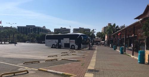 Автобус со туристи не можел да тргне од Аланија – госпоѓи си украле 26 крпи од хотелот каде престојувале