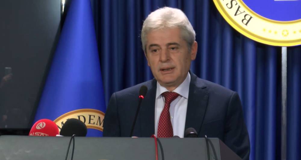 Али Ахмети со закана: Ако се допре албанскиот јазик сите Албанци ќе се кренат на нозе