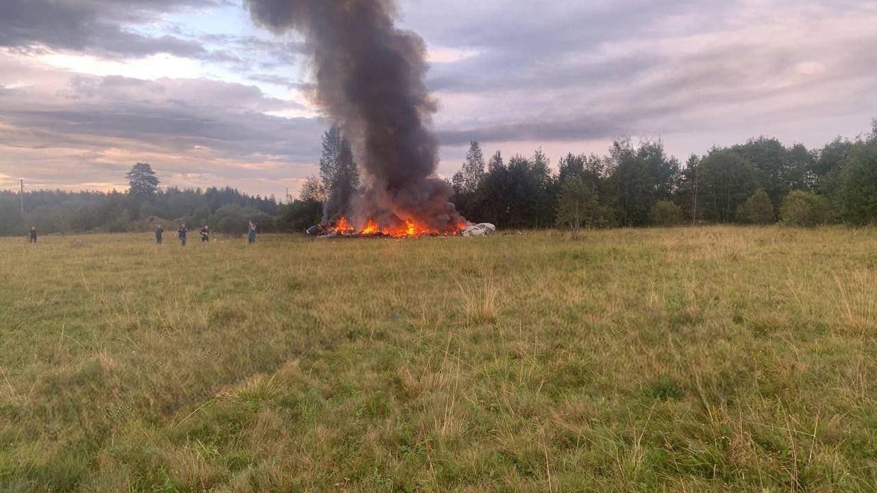 ВИДЕО Се појави снимка на која се гледа како паѓа авионот во кој летал Пригожин