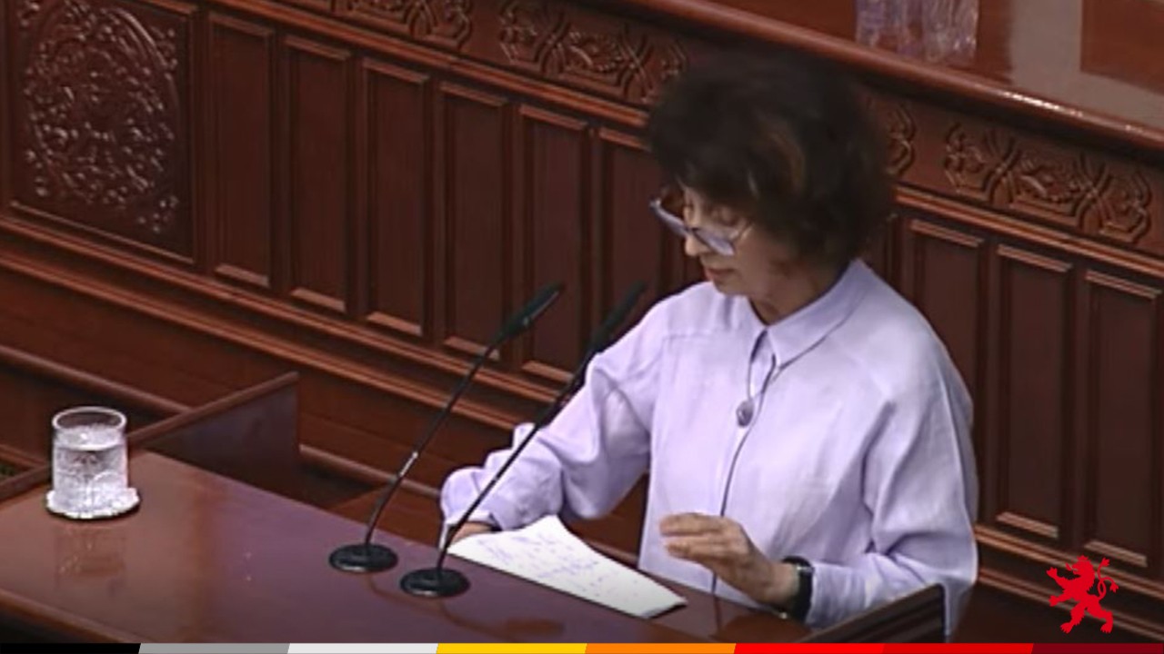 Силјановска Давкова: Камбаните бијат за Македонија