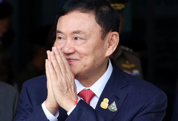 Поранешниот премиер на Тајланд е во болница по враќањето од странство