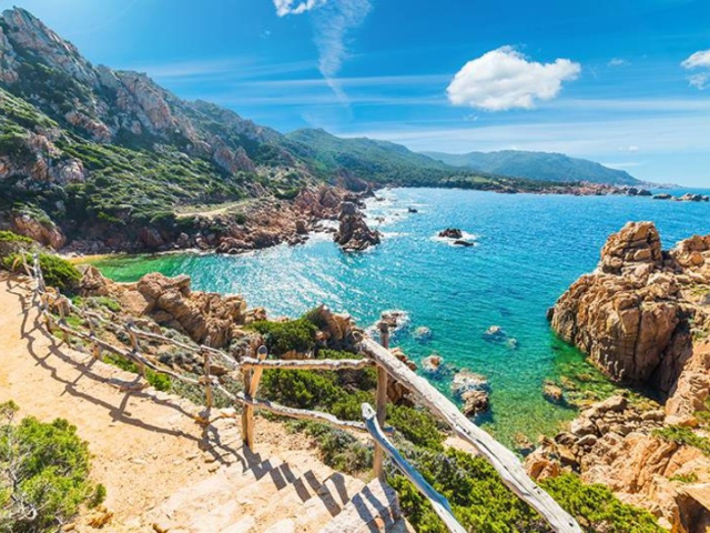 Италија нуди 15.000 евра и куќа за 1 евро на тој кој ќе се пресели на Сардинија
