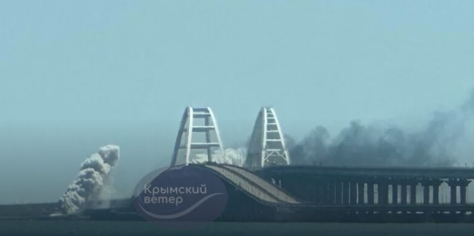 Прорускиот лидер на Крим: Две украински проектили соборени над мостот на Крим
