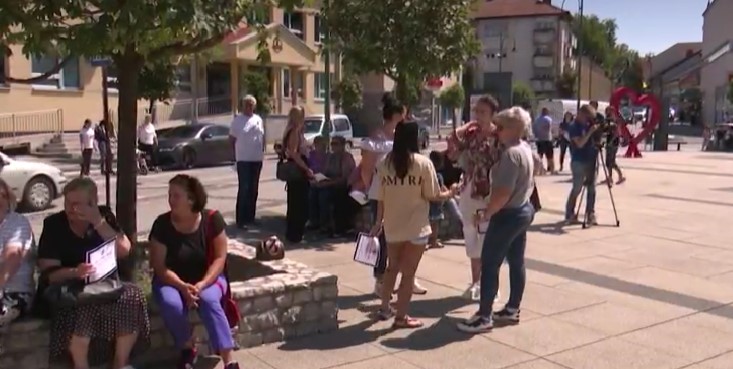 Бројни граѓани на Мостар протестираат против насилството врз жените и фемицидот