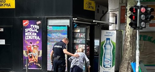 „Браво, сигурно ќе го направеше и да не носел униформа“ Каков гест, сите го фалат младиот полицаец од Белград