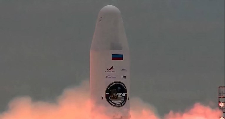 Руското вселенско летало се урна на површината на Месечината